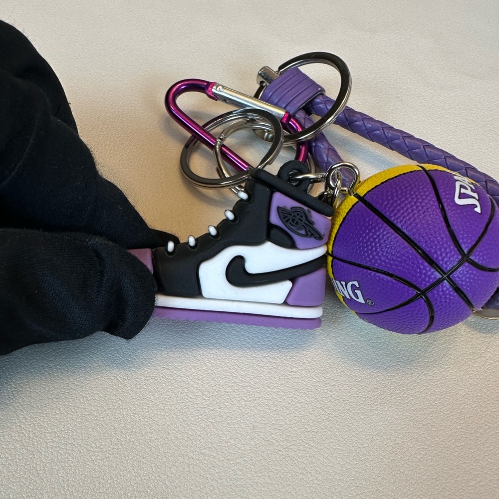 Brand New NBA Basketball and Sneaker Keychain. - Picture 5 of 5